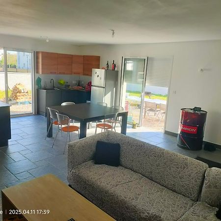 Chambre Dans Maison Plain-Pied Moderne Roanne Exterior foto