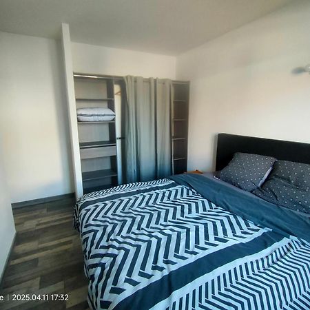 Chambre Dans Maison Plain-Pied Moderne Roanne Exterior foto